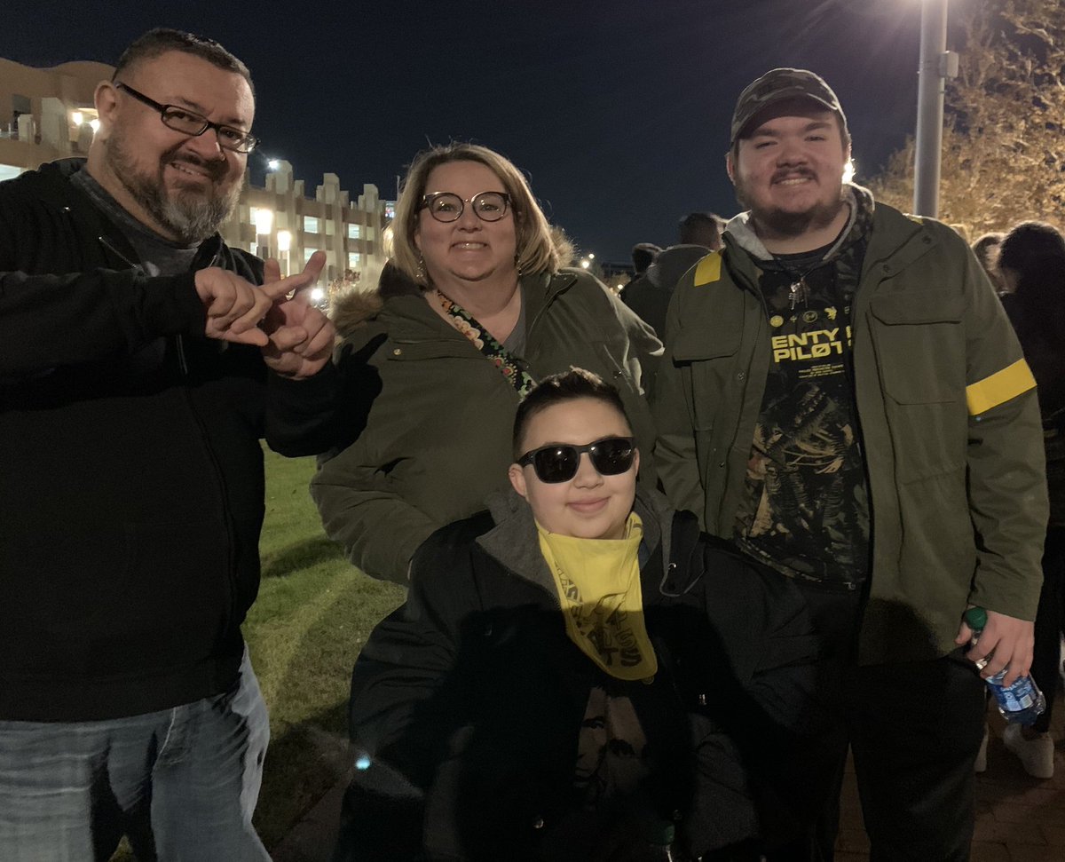 CoolT605's tweet photo. We're @twentyonepilots and so are you♥️⭐ best concert yet
The Bandito Fall Tour #banditofortworth #concert5 https://t.co/OclPGt2Pbd