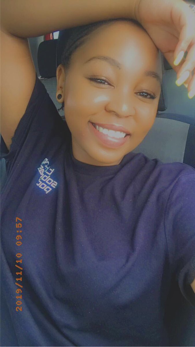 Hunii7's tweet photo. Happy Sunday 🌸 #smilesforkhanyi https://t.co/d2dCyC3Zt4