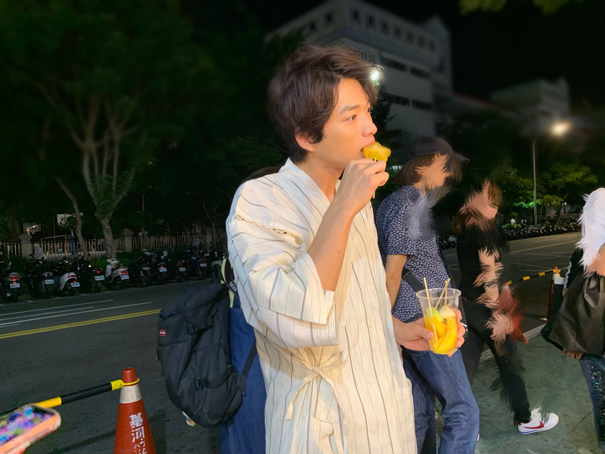 直筆サイン入り　白洲迅1st写真集 non-title Amazon.co.jp: 白洲迅1st写真集 non-title サイン入り : おもちゃ