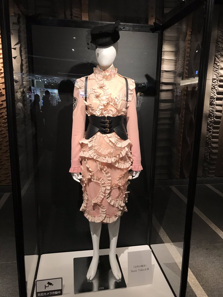 わか Twitterissa 公然の秘密の衣装展示行ってきました これを林檎女史がお召しになってたと思うと あぁ 椎名林檎