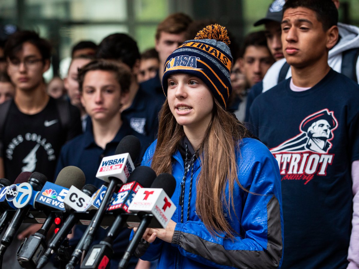 Taft’s Sydney Partyka stood in front of TV cameras at the Daley Center a few days ago, advocating for herself and her fellow CPS students during the strike. 

Saturday she was able to run, thanks to a judge’s decision, and she qualified for state. 

chicago.suntimes.com/high-school-sp…