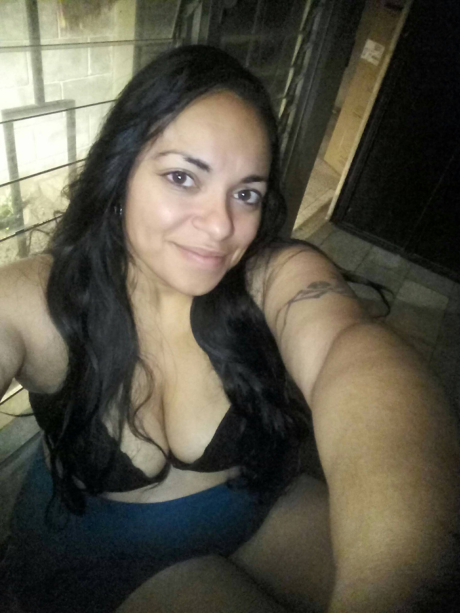 RUBBING MY DICK ON HER THICK JUICY LIPS AND LETTING HER PLAY WITH MY BALLS

https://t.co/cynyTN1Jw5
