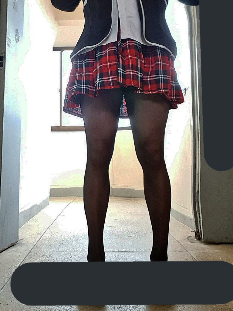 너무 이쁜데
실제론 무다리...
포샵으로 만든 다리ㅜㅜ
#스타킹 #검스 #교복 #포샵.....