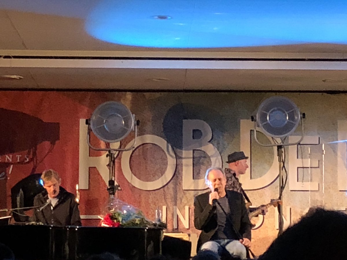 Respect!wat een mooie avond. #met mijn moedertje #robdenijs