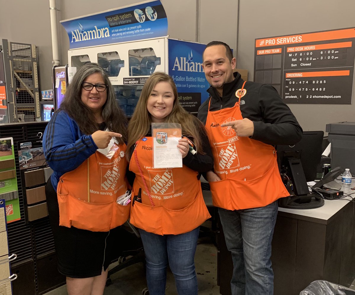 Great Job to our Head Cashier Nicole for providing excellent customer service and taking care of our associates!