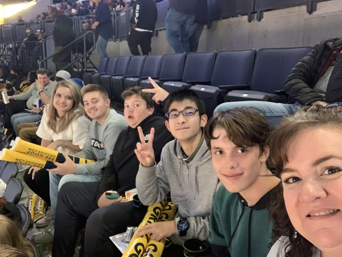 mswitzerjohnson's tweet photo. @memgrizz we brought a fan all the way from Japan. In section 101 AA. https://t.co/2Tx5p9aqXt
