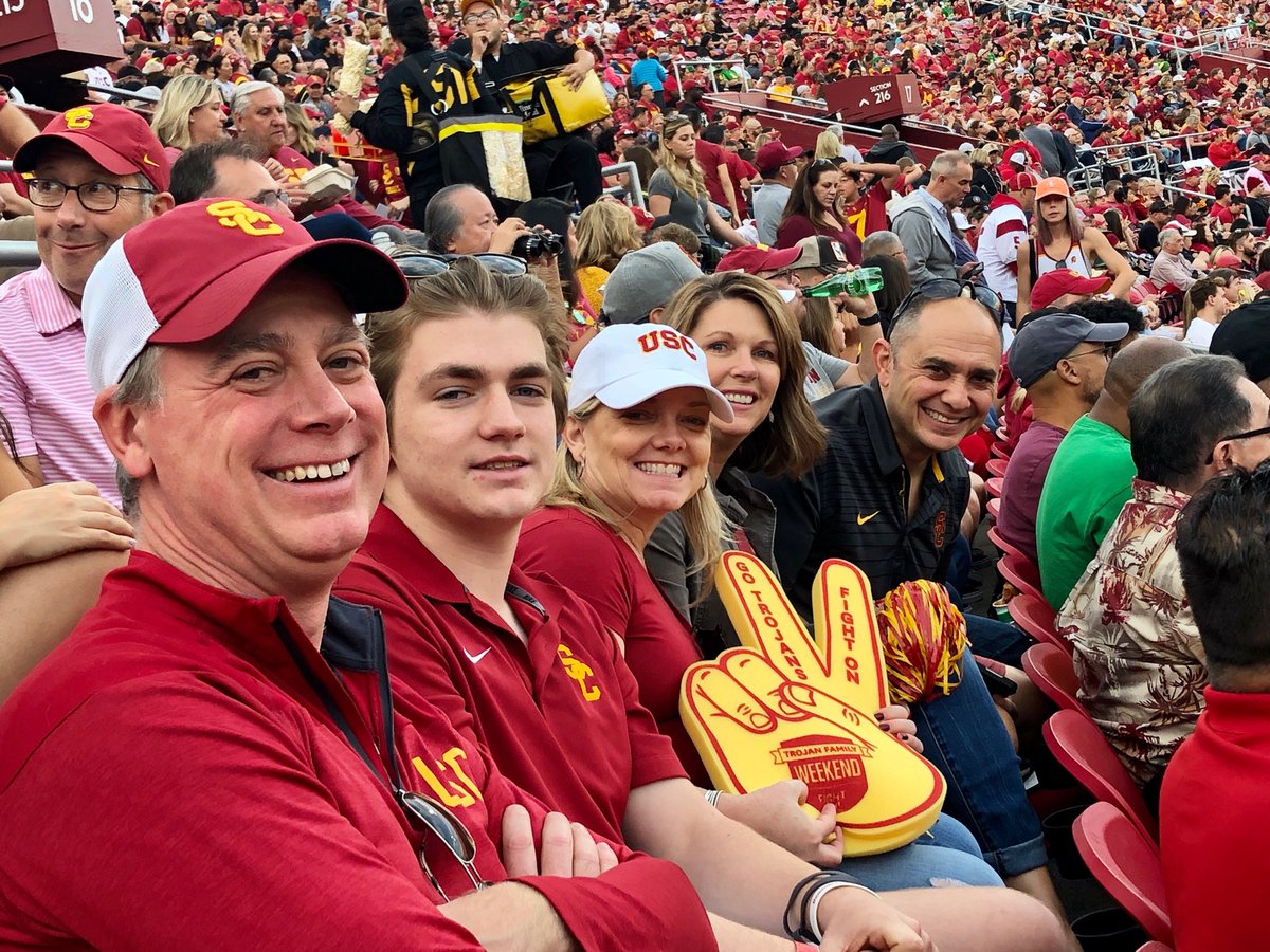 ⁦<a href="/USC/">USC</a>_FB⁩ with ⁦<a href="/TerriTanielian/">Terri Tanielian</a>⁩ &amp; ⁦@HeatherKellyPhD⁩ &amp; families for Parent’s weekend - ⁦<a href="/washingtondc/">Visit Washington, DC</a>⁩ ⁦@USC⁩ Parents Club!