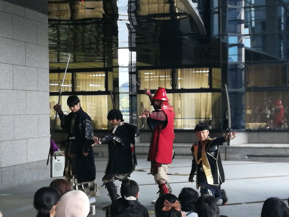 SAMURAI_2019's tweet photo. 残り2日となりました#侍展 （あっという間です……😭）、武将隊のおもてなしで開館です💮💮💮文化の日の今日は、日本号がある企画展示室にも入り放題😎お待ちしております！（※ #侍展 は有料です〜）#福岡市博物館 #福岡おもてなし武将隊 #文化の日 https://t.co/QjKVs9sn04