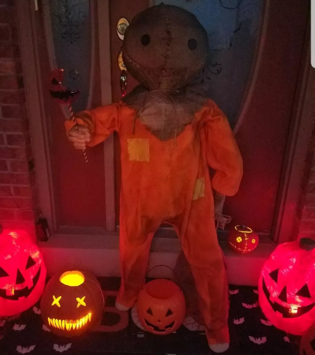 LoL_Its_Lizzie's tweet photo. Look who passed out candy for the trick or treaters! Sam @quinnlord , meet Sam! I'm so excited to finally have my own Halloween guardian! How cute right?! I love him!
🖤🎃🖤🎃🖤
#trickrtreat #SamTrickRTreat #Halloween #Sam #QuinnLord https://t.co/7F7zkqJSis