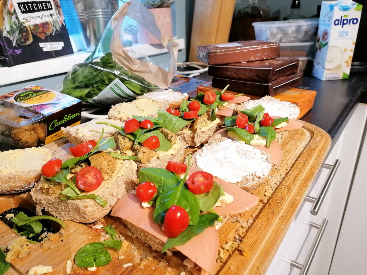 Al_creasey's tweet photo. #wheresally challenge 10 complete!
This evening, I've given out sandwiches, hot drinks and biscuits to people who are living on the streets, as suggested to me by my auntie Pat.
Big thanks to @tesco and @asda for having fantastic plant based alternatives to sandwich fillers!๐ https://t.co/OIZeiQJijF