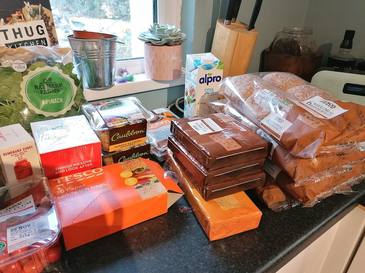 Al_creasey's tweet photo. #wheresally challenge 10 complete!
This evening, I've given out sandwiches, hot drinks and biscuits to people who are living on the streets, as suggested to me by my auntie Pat.
Big thanks to @tesco and @asda for having fantastic plant based alternatives to sandwich fillers!๐ https://t.co/OIZeiQJijF