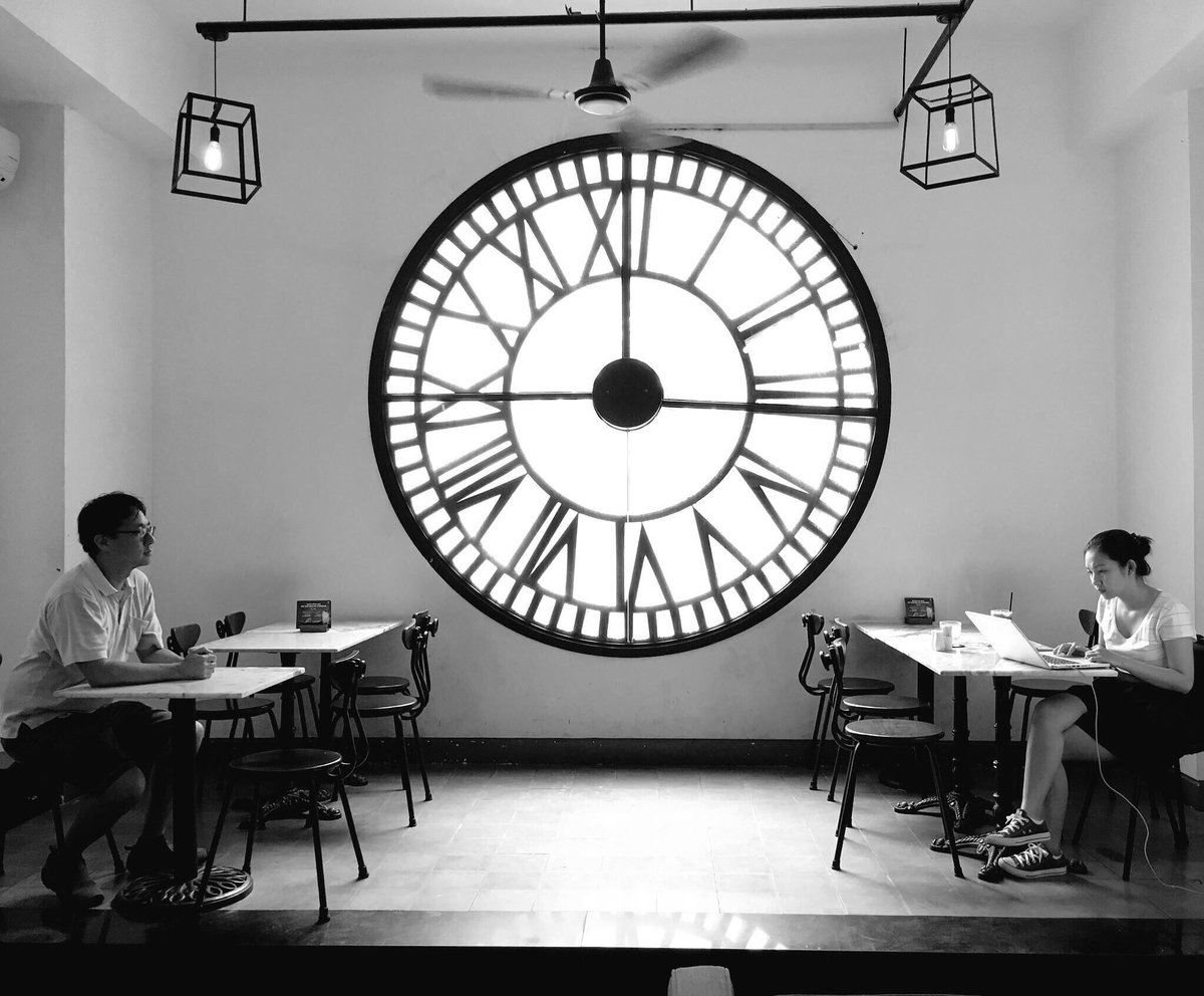 CurtisSChin's tweet image. What time is it in #USA?
Tweeps, don&apos;t forget: 🕑🔜🕐#SpringForwardFallBack. 
Turn clocks back an hour, 2 am #Sunday becomes 1 am. #DaylightSavingTime ends.