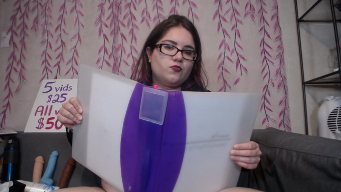Busy doing homework on cam, but I can be persuaded to stop and play instead. https://t.co/tU2kx4ulqt