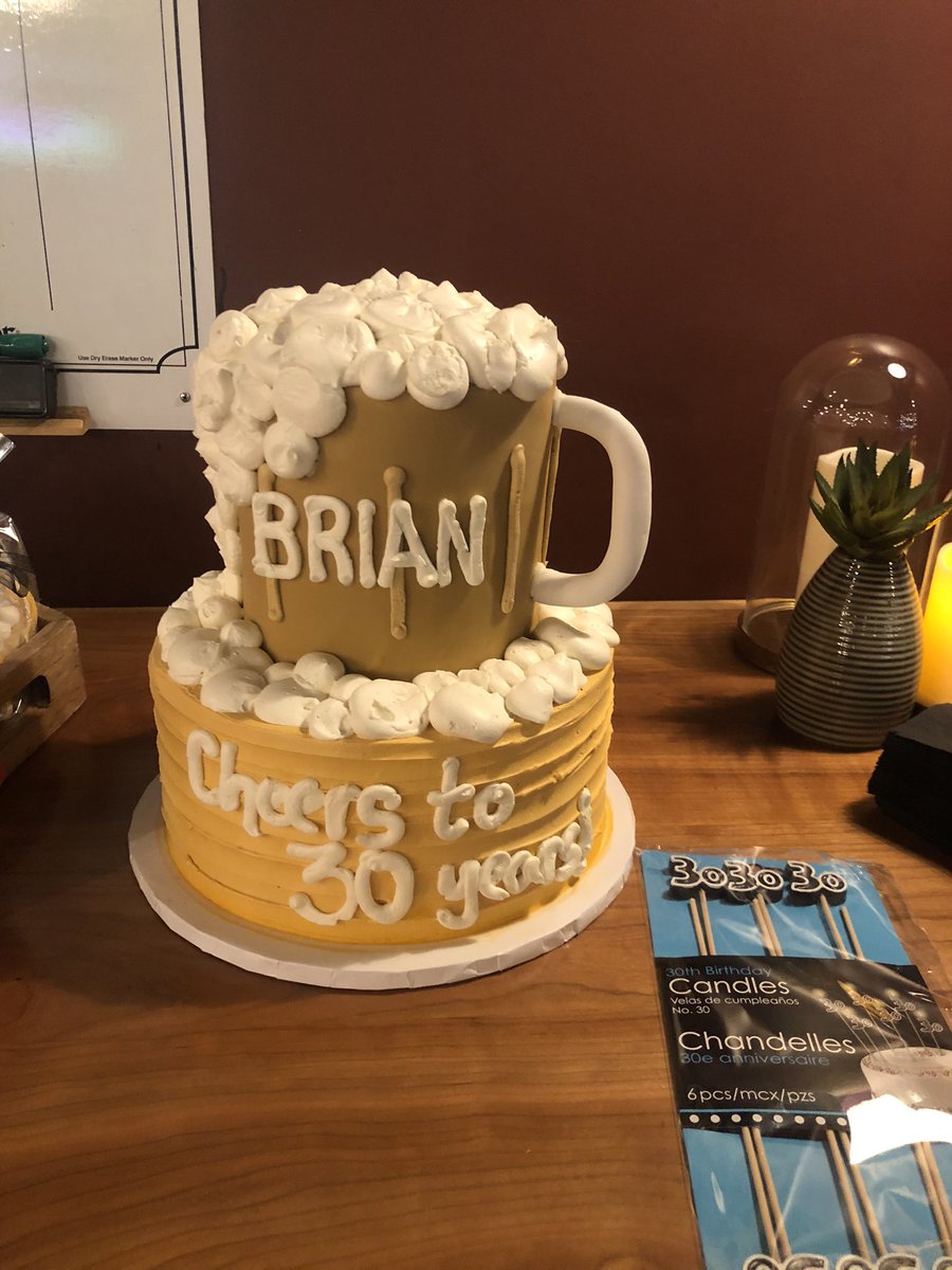 Another amazing cake by the Lucky Cupcake team!!