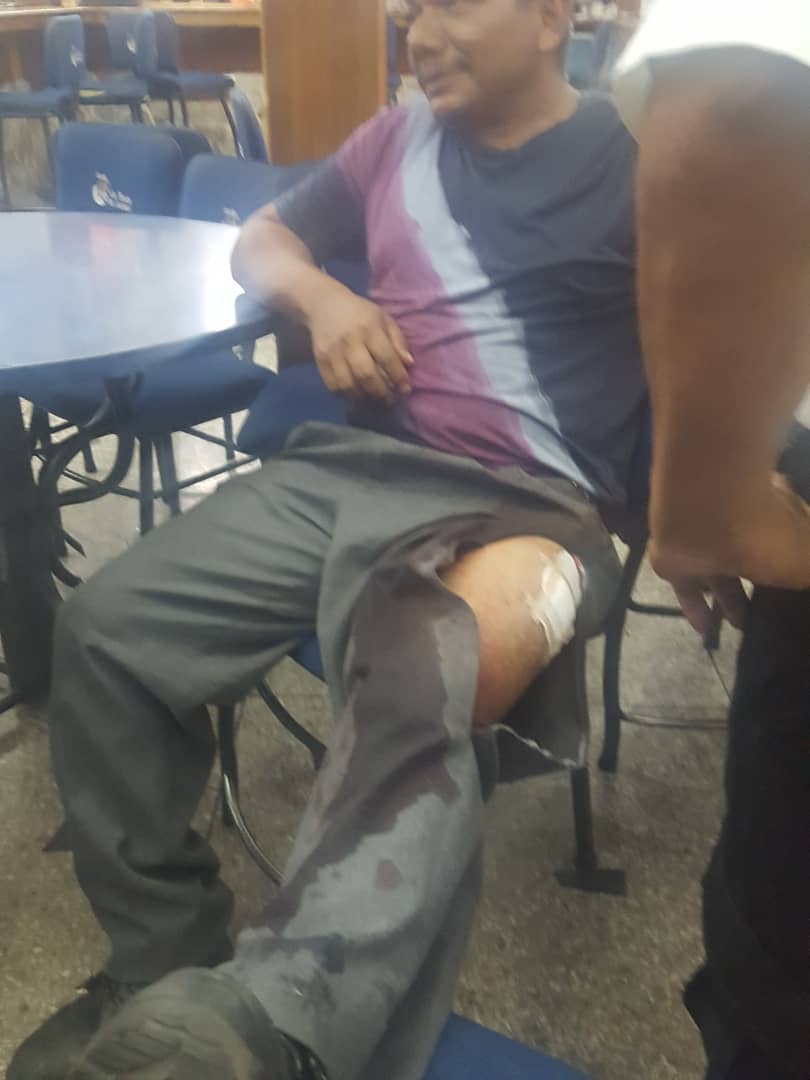 LDanieri's tweet photo. UN HERIDO

Son dos las granadas lanzadas esta noche en Maracaibo. En dos club deportivos que los separa solo unas calles. Ya serisn 5 los atentados con granadas en la ciudad en un poco mas de 24 horas. #Venezuela #Zulia https://t.co/XjtoQXZck3