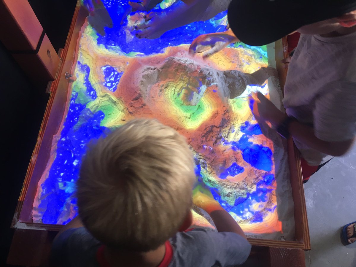 schade4kids's tweet photo. Great day at 2019 @SolanaBeachSD STREAM Fest.   Thank you to all the SBSD staff and volunteers who made this event a wonderful experience for families and students.  Smiles and excitement everywhere. #sbsdedu @SanDiegoCOE #STEM https://t.co/Cf4LTtDBtU