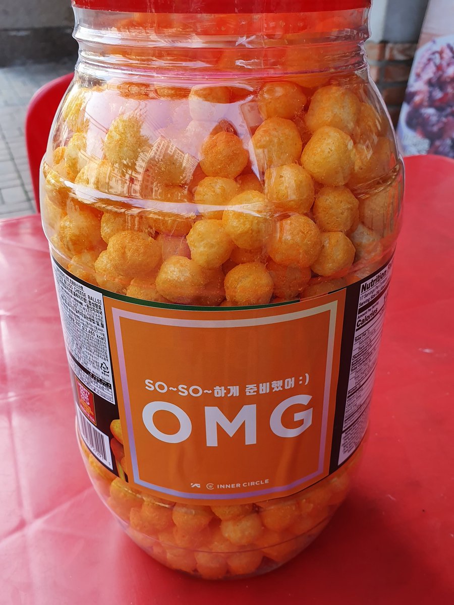 dory_unwritten's tweet photo. OMG WINNER HAS LOST IT. 🤣🤣🤣 they sent a truck and fans all got a giant thing of cheese puffs! https://t.co/5tAGvWExmn