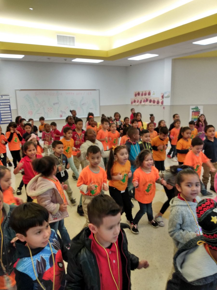AnneBride2's tweet photo. What a wonderful Friday treat. Griggs students dancing and moving in their pods. Thanks Coach Turke.@ Griggs, @tpbrisker @Turk https://t.co/BngKdpvIvt