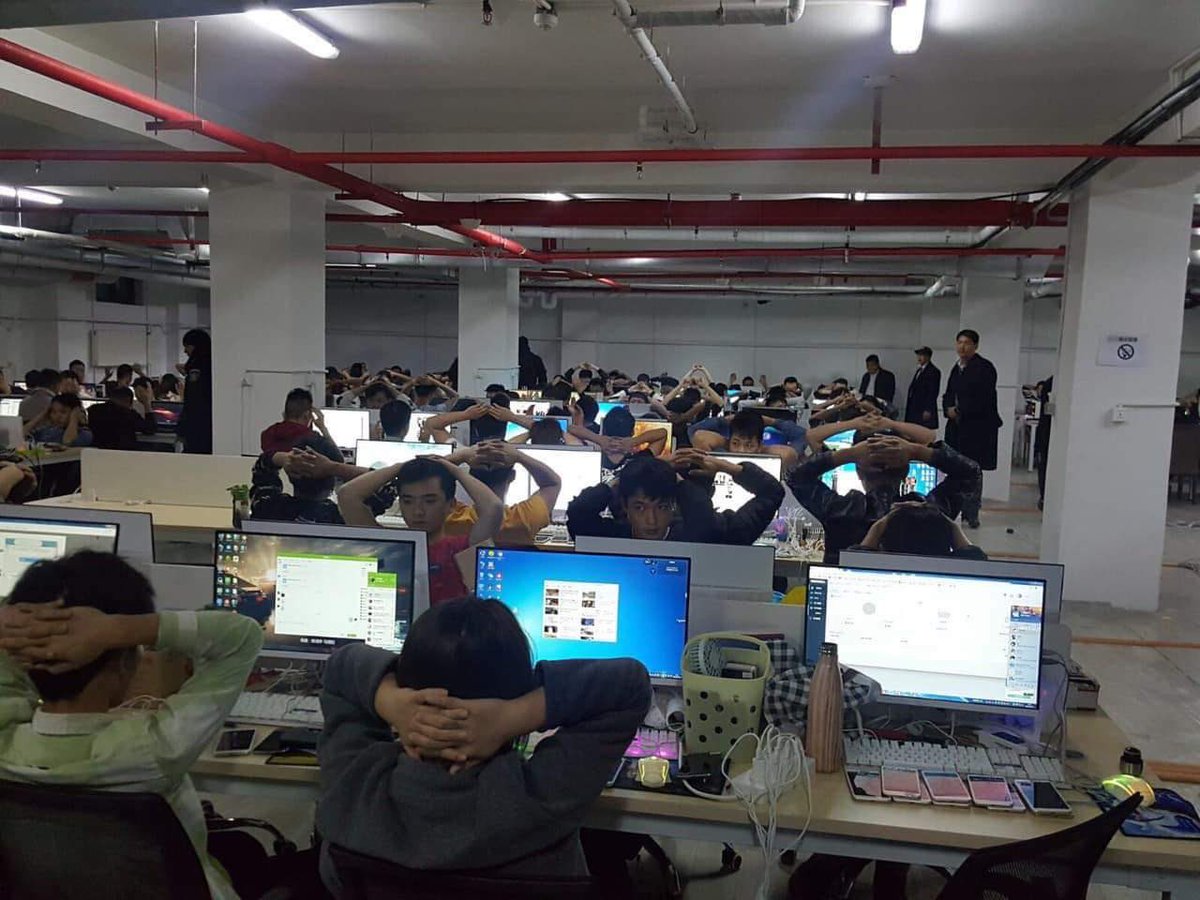 Албадан гаргаж байгаа 758 хятад иргэний 586 нь Хөх хотоос виз авчээ.
Өөрөөр хэлбэл Батзандан гишүүний тѳрсѳн ахаас гэсэн үг
нэг виз 600-800 юань байдаг.
Тэгэхээр багадаа 350,000 юань
Энэ зүгээр л нэг хэсэг нь. Танай ард түмний хайртай гэх Поп гарын завхралын нэгээхэн л хэсэг энэ.