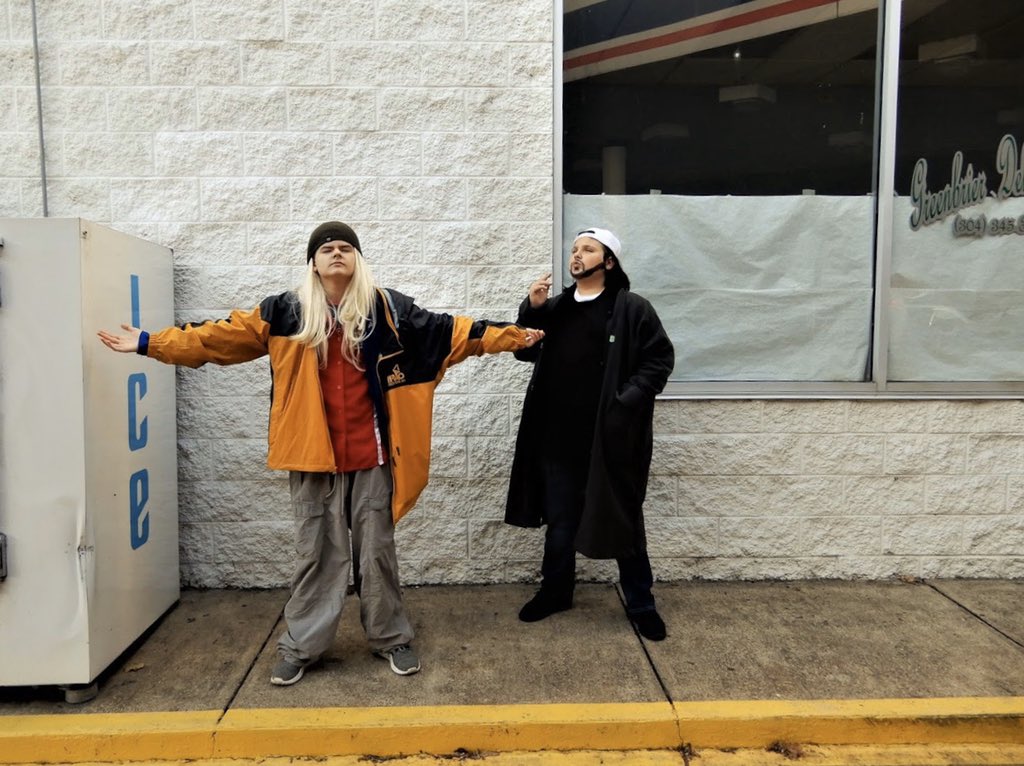 KLynnPhoto's tweet photo. @ThatKevinSmith @JayMewes you have some fans...
#HalloweenWinning https://t.co/M2b7KgwVlq