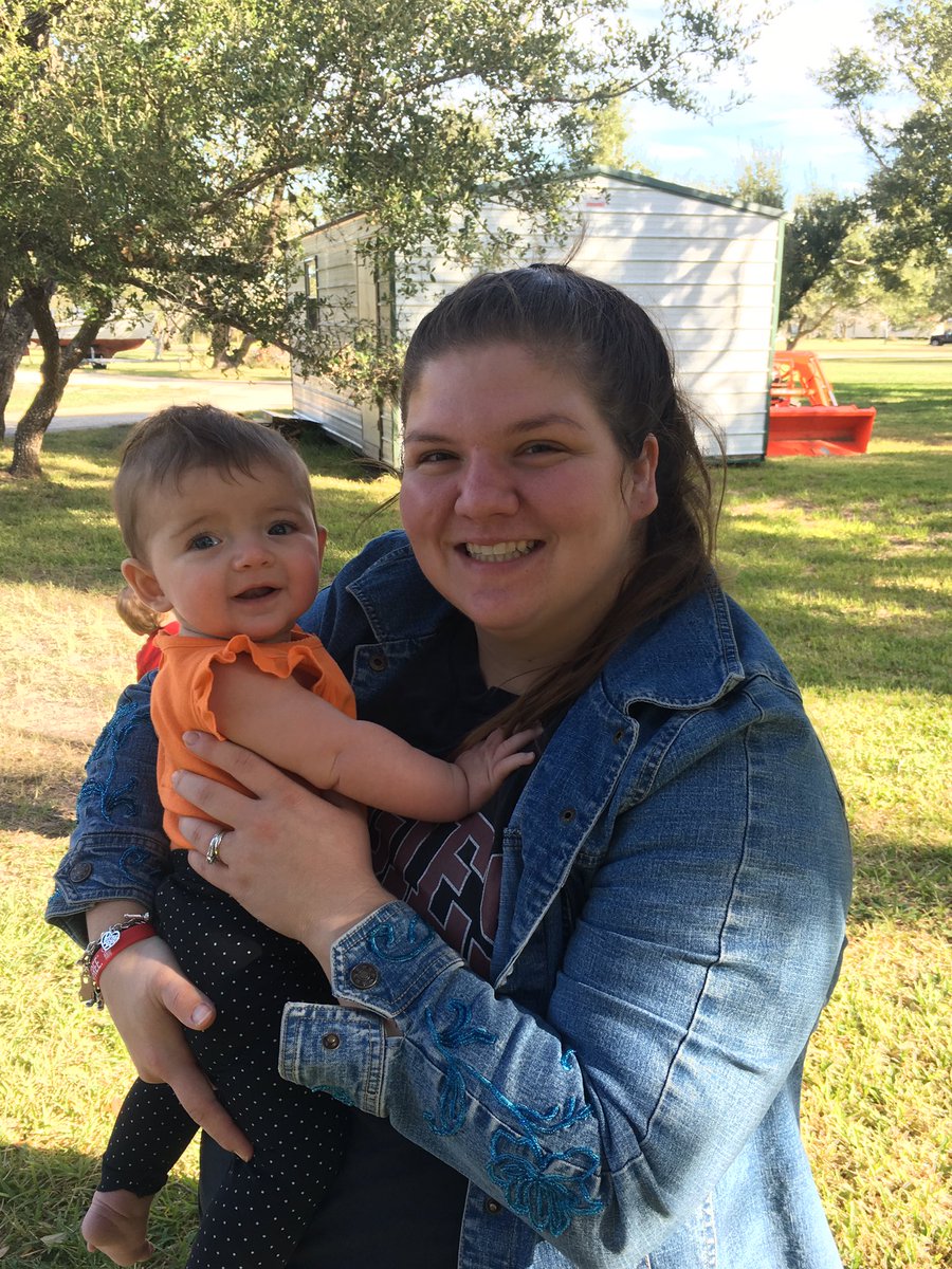 BuzzinTeach410's tweet photo. Today has been wonderful #familytime #niceweather #texas #teachertwitter #teachersaturday #babies 
#clearthelists #bluejeanjacket https://t.co/qGpfBj46H9
