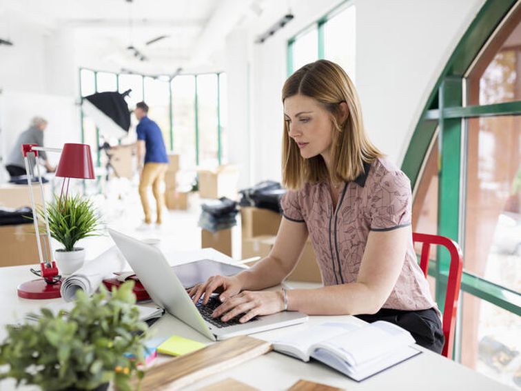 CNET's tweet photo. Sit at a desk all day? Try these exercises to help undo the damage https://t.co/jNn1X1KjmV https://t.co/AMQTKHSqoD