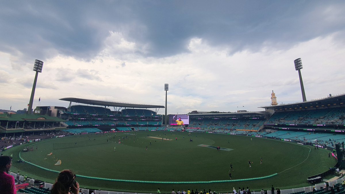 #PAKvsAUS #loveourscg 

Not looking good .. fingers crossed.