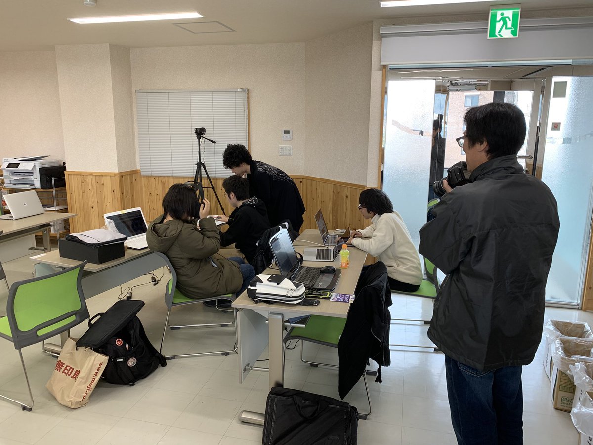 vtuberhack's tweet photo. VTuberハッカソン全国ツアー2019 【会津若松大会】
地元の新聞に掲載されるかもしれない写真を撮影中
#VTuberHack
#VTuberHackAizu https://t.co/Y4U7oKrvoy