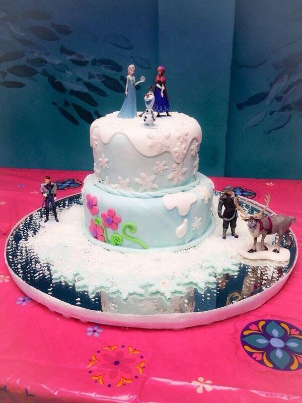 アナと雪の女王のデコケーキ☆ まさに芸術！！！ #スイーツ #デザート