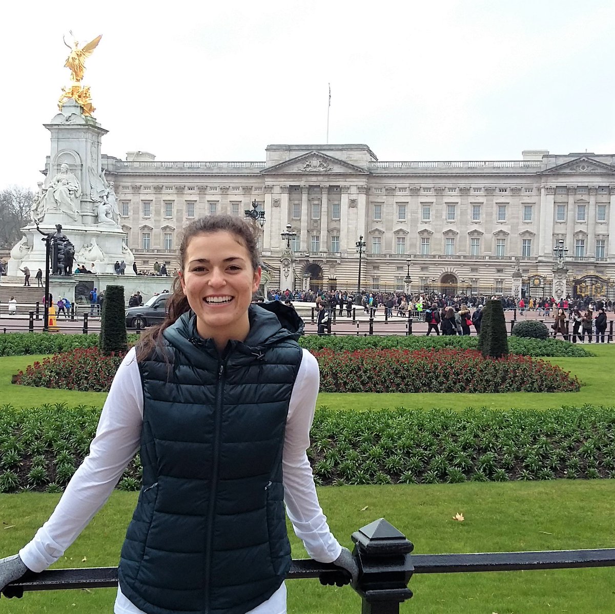 Built as the Buckingham House in 1703 for the Duke of Buckingham, in 1761, King George III bought the property as a private residence for Queen Charlotte. 👑 Buckingham Palace features 775 rooms. Many of our #tours pass #BuckinghamPalace and feature more #Royallondon facts! #run