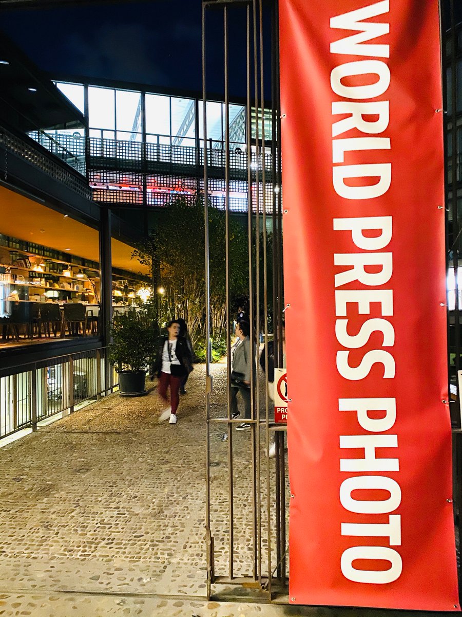 <a href="/WPPMadrid/">WPPMadrid</a>  ...el mundo no siempre es tan amable. ‘Crying Girl on the Border’ ganadora del World Press Photo, muestra a una niña llorando junto a su madre mientras son detenidas por funcionarios de aduanas estadounidenses.. Último día para poder visitar esta exposición en Madrid.