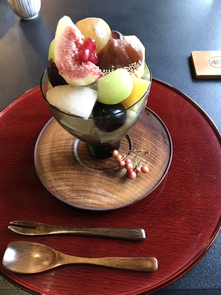 mtcomk115's tweet photo. お庭を眺めながら食べる秋限定🍁パフェは格別でした😋 https://t.co/FkWDXgH7Ut