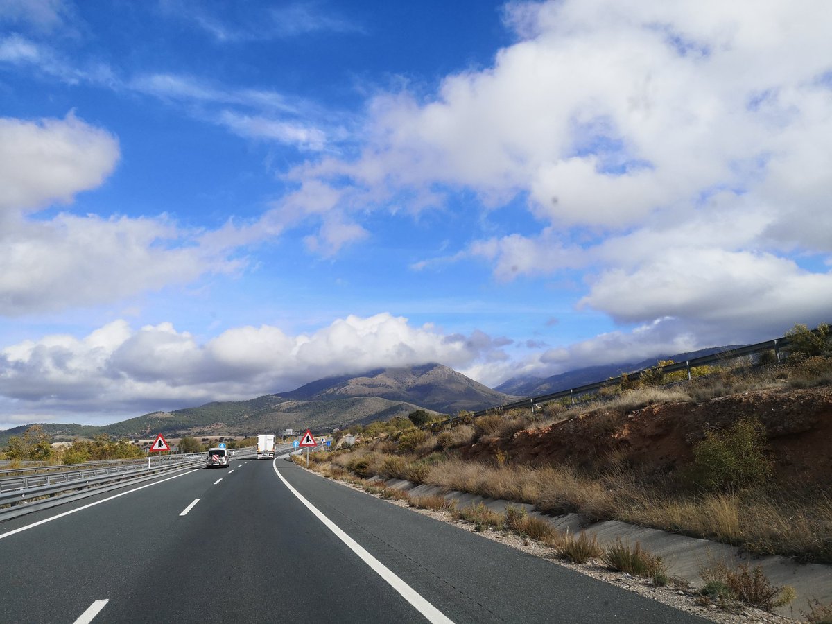 Nachdem Wandeln auf den Spuren von #Dali &amp; #Gaudi in #Figueres, geht es weiter Richtung #Heimat. Bitte Regen abstellen &amp; Heizung auf min. 20Grad. #Danke 😘