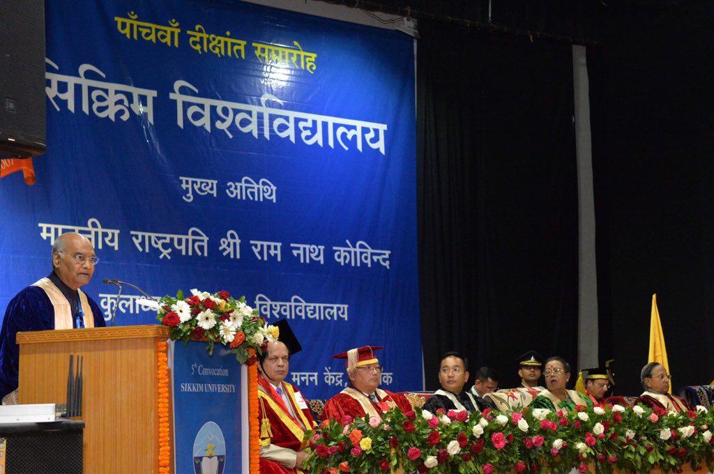 rashtrapatibhvn's tweet photo. President Kovind graced the convocation of Sikkim University in Gangtok; says Sikkim has a strong possibility to become a model of development for other hill states. It has set an example before rest of the country in organic farming and becoming clean and pollution-free. https://t.co/oAW7Y03BIL