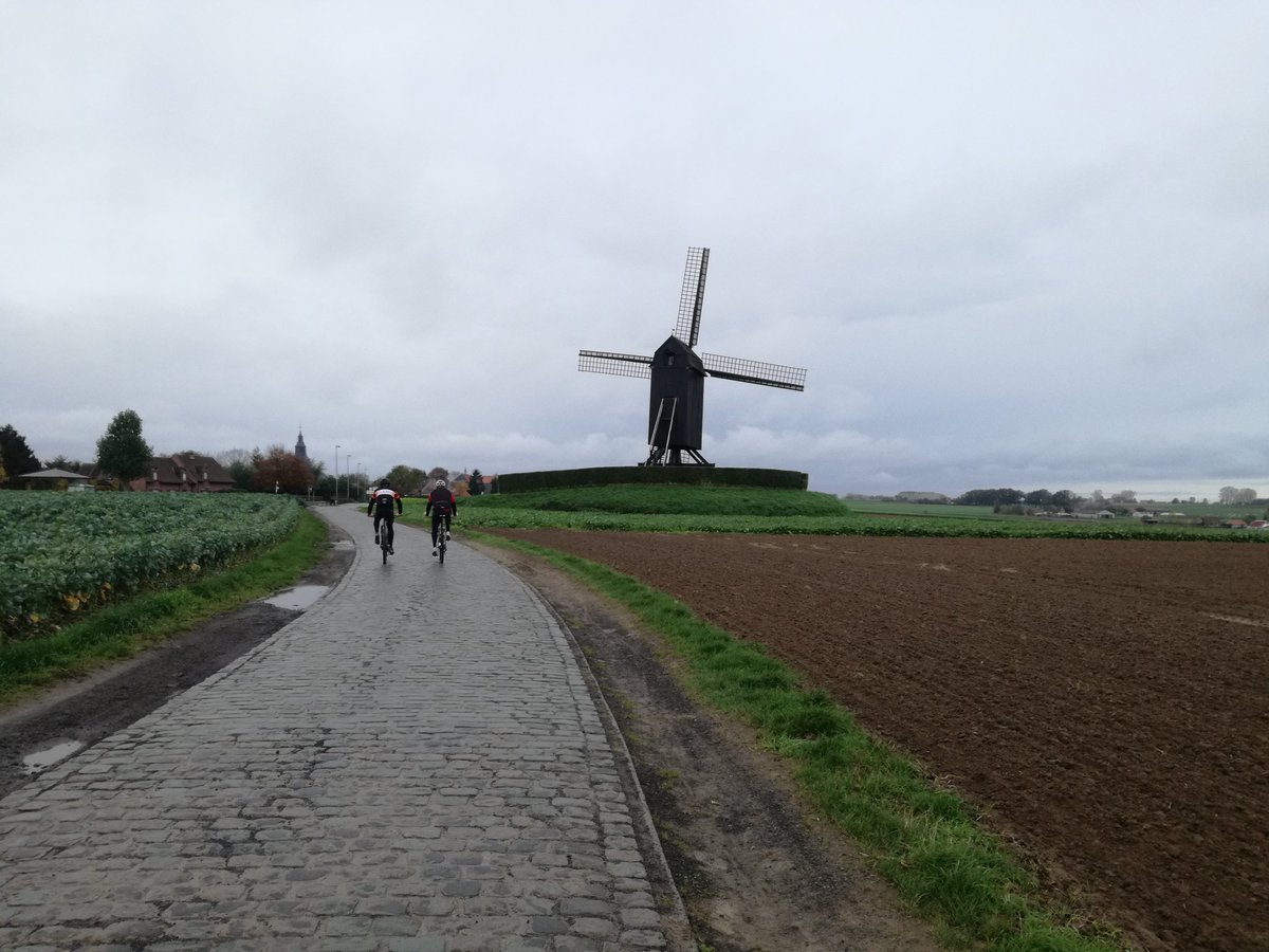 krurke's tweet photo. David Vandenbussche
Kruishoutem om 9u59
#vrtweer #schietsjampettermolen
#nattekasseien #hutsepontweg https://t.co/Y2GOJyTh67