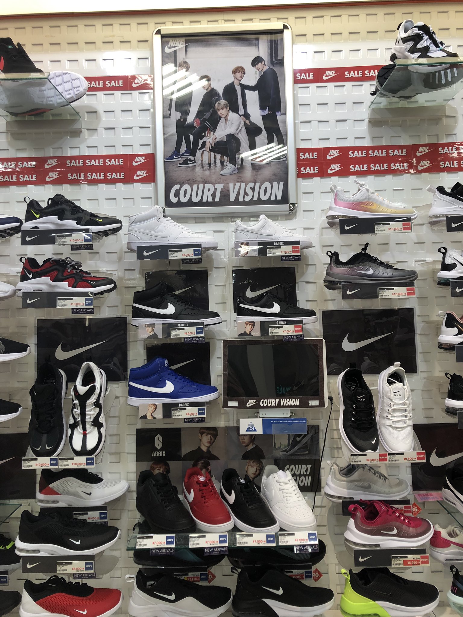 풍경 陰キャオタク地元のabcマートでえびちゃん達見つけ ハイテンション写真撮影会してたら 店員さんに話しかけられ テンパる ちな 店員さんは ばんたん好きだった Ab6ix T Co Azwk52lkwy Twitter