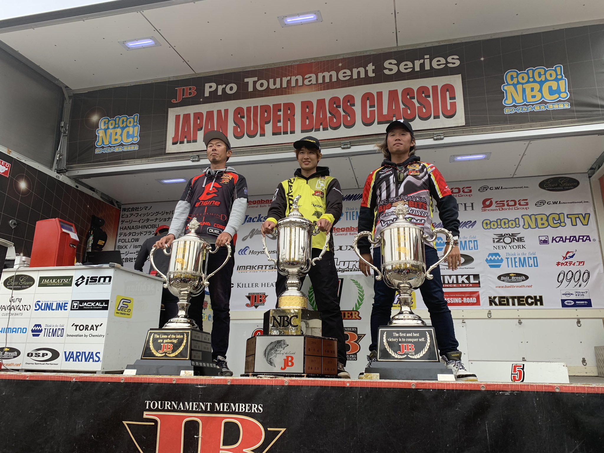 Jb日本バスプロ協会official Site 19年jb三大タイトル獲得者 左から Jbマスターズ年間チャンピオン 市村修平 Jbトップ50年間チャンピオン 藤田京弥 ジャパンスーパーバスクラシックウィナー 三原直之 T Co Shimguexfc Twitter