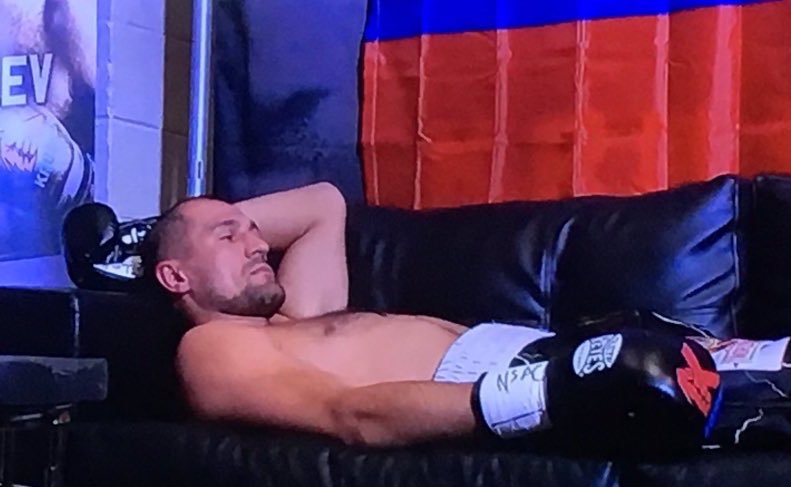 DAΩI ➶ (@jaquez_dani) on Twitter photo 2019-11-03 06:28:45 my boo and I after an argument waiting to see who’s going to text who first my boo and I after an argument waiting to see who’s going to text who first