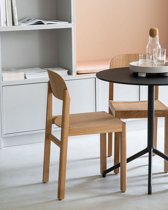 An update on archetypal Scandinavian design, the Workshop chair blends seamlessly with every environment home and beyond. Pictured here with the base table and corky carafe &amp; glasses. 
.
.
.
#spacesintoplaces #housesintohomes #dtales #muuto #newperspectives #scandinaviandesign
