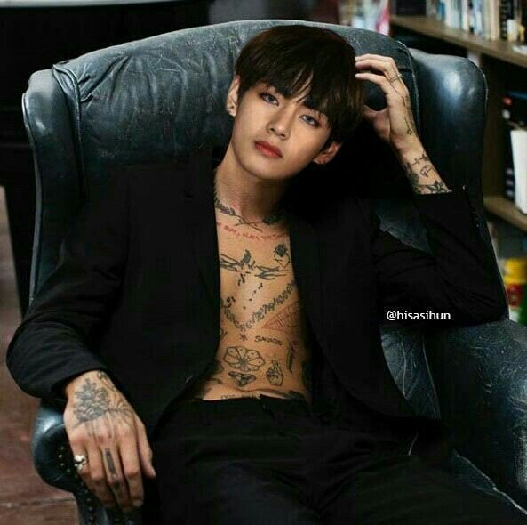 Csar46833092's tweet photo. #Taehyung https://t.co/R6oNjwRanz