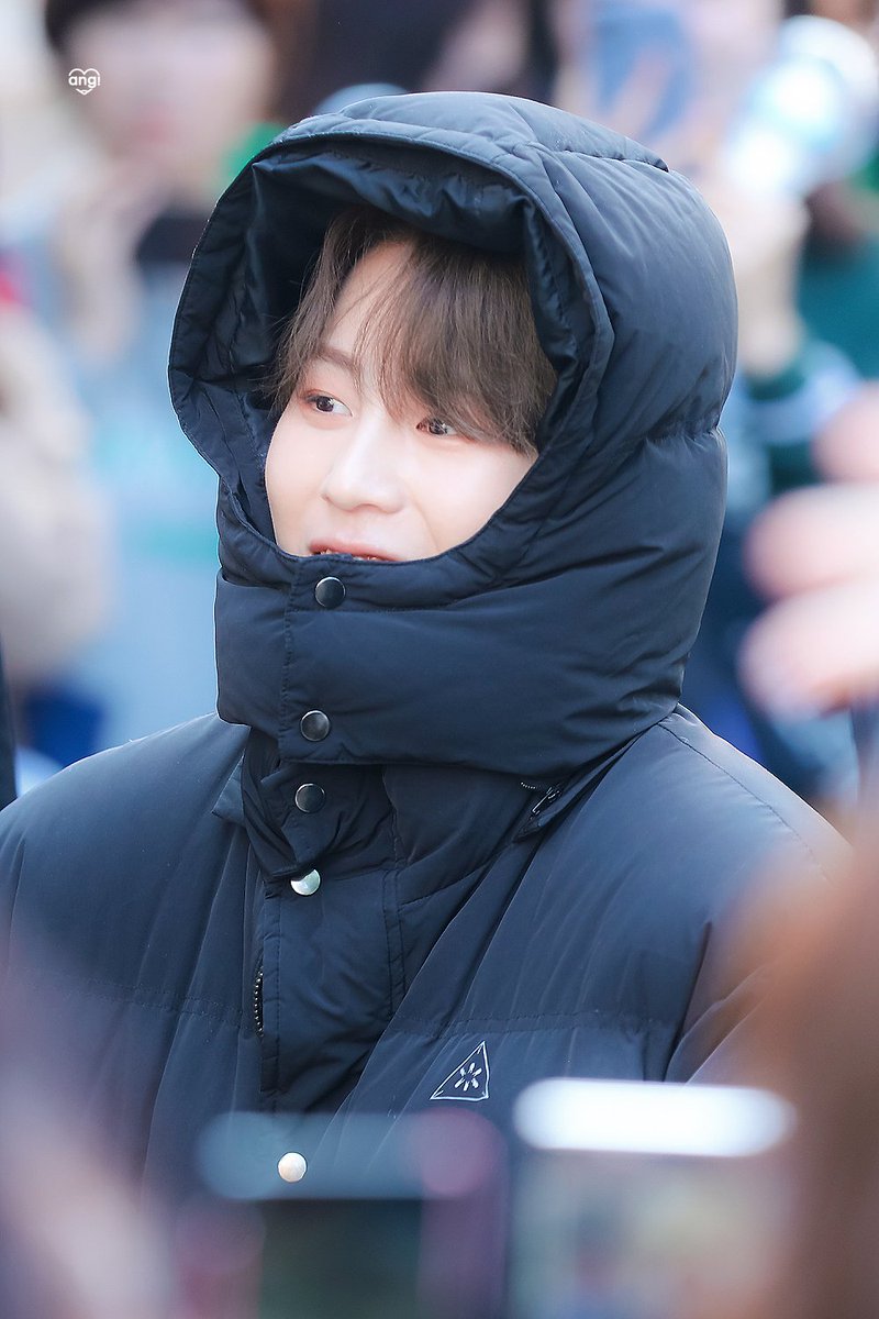 하성운 퐁당 말려있으니까 입 안에 넣어버려

bit.ly/2PCU5T4
#하성운 #HASUNGWOON <a href="/gooreumseng/">하성운</a>