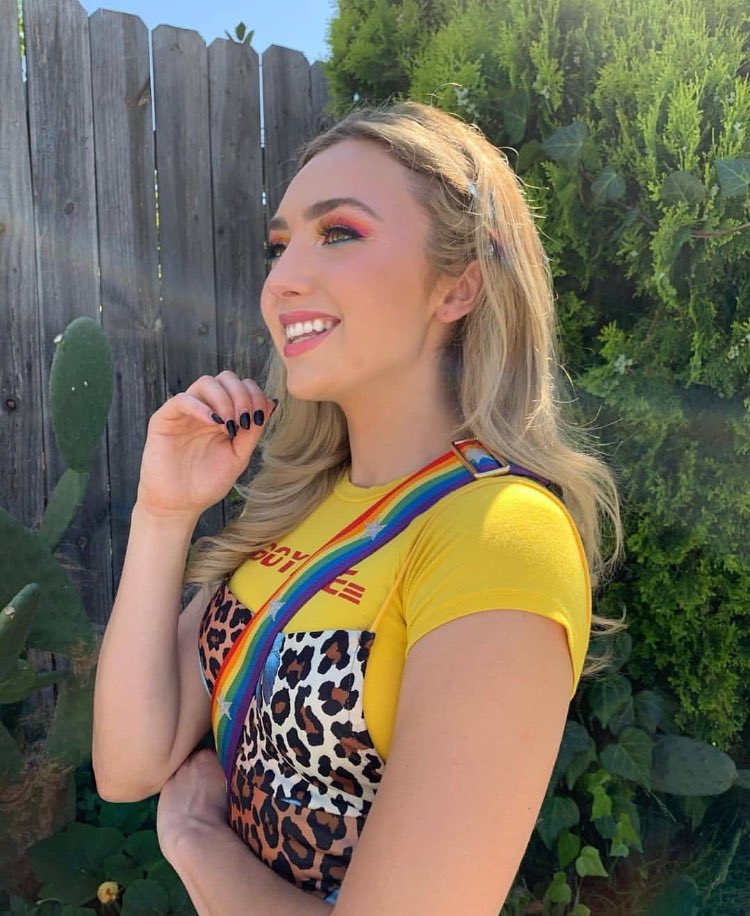 SexyCelebPage's tweet photo. Peyton list is sooo cute😍 https://t.co/ZxGMg247jy