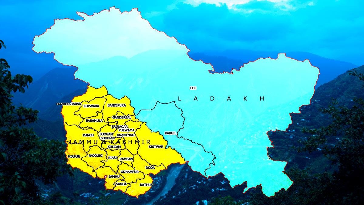Akshay__Aarya's tweet photo. India has gotten a new map. The Centre has notified geographical boundaries of newly carved Union Territories (UTs) of Jammu and Kashmir and Ladakh
#india #NewIndia #mapofindia #newmapofindia #SundayThoughts #DelhiAirEmergency #DelhiPollution #Ladakh https://t.co/4odHEsGtD9