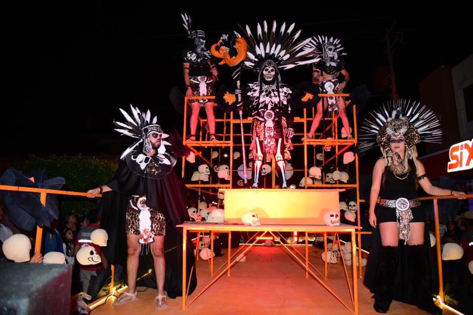 No cabe duda que en Guamúchil la gente es alegre y le gusta disfrutar en familia.
Así se vivió el primer desfile de catrinas en este Festival del Día de Muertos, me encantó poder saludar a tanta gente que se dio cita en el Blvd Rosales <a href="/QuirinoOC/">Quirino Ordaz Coppel.</a>