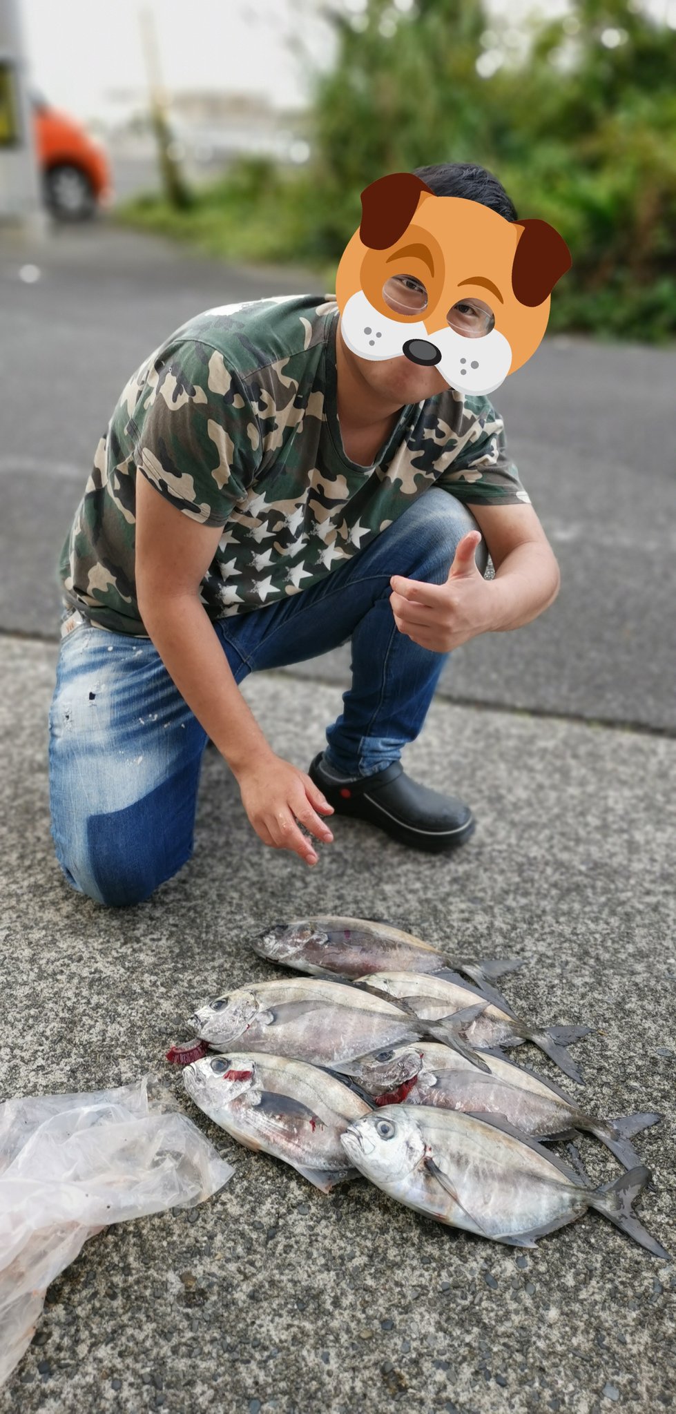 神港つり具 八丈島 No Twitter ２月に移住してこられたｒさん 釣り好機 と見て突行変更 かご釣り仕掛けで堤防へ 船も釣ったけどお土産確保でニコニコ 運動会の打ち上げに島寿司振る舞ってあげてください 八丈島 堤防かご釣り T Co 3ux7m7csjw