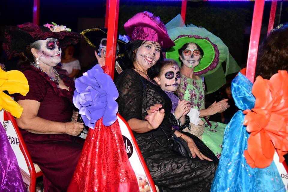 Felizzzzz, disfrutando con mi gente en Guamúchil, Sinaloa!!
“Desfile Día de Muertos 2019”

<a href="/CarloMarioOrtiz/">Carlo Mario</a>