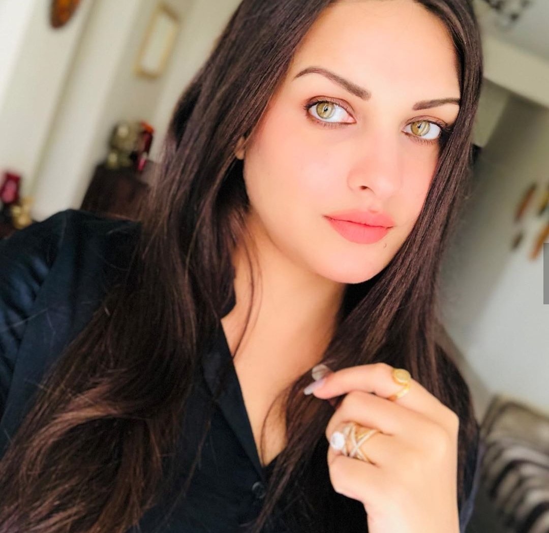 Special_033's tweet photo. Today promo 🔥

Aap kis ke side ho?

RT 🔃 #HimanshiKhurana 
Like💖 #ShehnaazGill 

Plz participate 🙏

#bb13 #biggboss13 
@RealKrutika @MamtaParmar19 @ChetanaBB_fan @Gajal_Dalmia @albelaindian @Bollywoodventu @Rashamified @ShehnaazGillFc @vinci1203 @LopaWalawalkar
@KoenaMitraTM https://t.co/ylt6fjK5vK