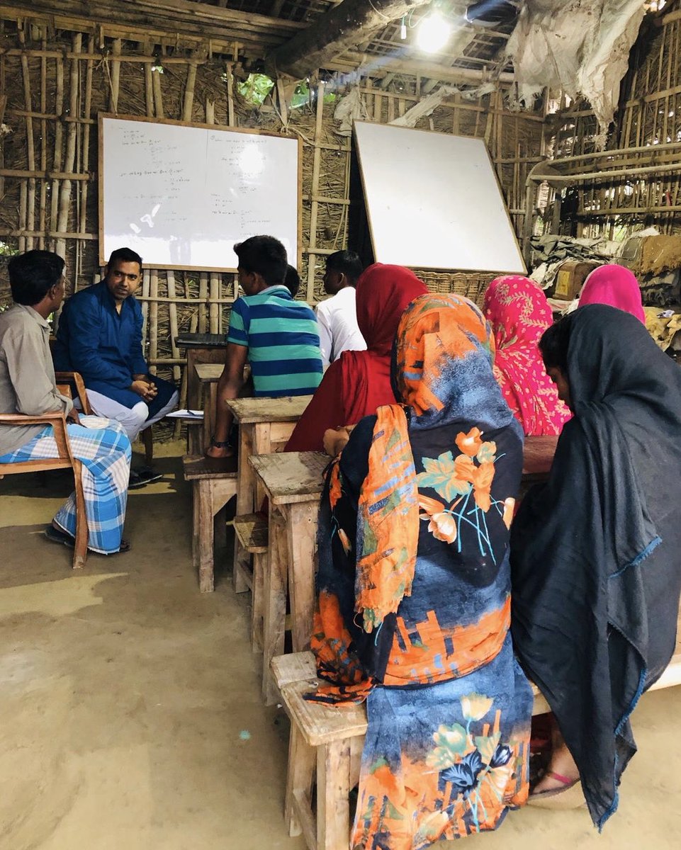 BiharFraternity's tweet photo. Dr. Zulfaquar Ahmad Arfi, member of Executive Committee, holds discussions and mentoring with the class 10th students during his visit to #Dighaun village in #Khagaria district of #Bihar.

#biharfraternity #projectjyoti #education #welfareproject @HRDMinistry @DrRPNishank https://t.co/3AkfarT5uA