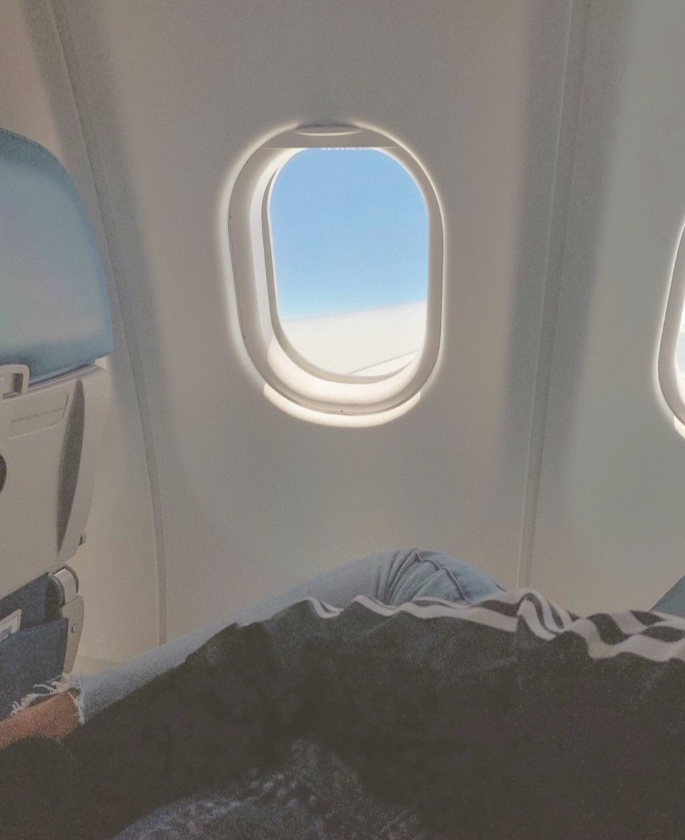 staphyLOUcocci's tweet photo. Eto ba yon @itsdredesu? Wag na mag soco ng pwesto nila, provided na ni fumi 😊

2nd photo © fumi's vlog
https://t.co/0spxAO411R

#LouDre
#LouYanong
#AndreBrouillette https://t.co/3pHrj6WTMk