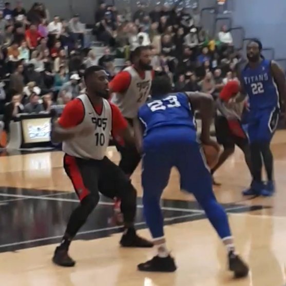 DajClarke's tweet photo. @LeoRautins meanwhile the 905 shut down the KW Titans. With a Syracuse connection workin it too in the sold out Condor Roost. https://t.co/ik8xR2MNTo